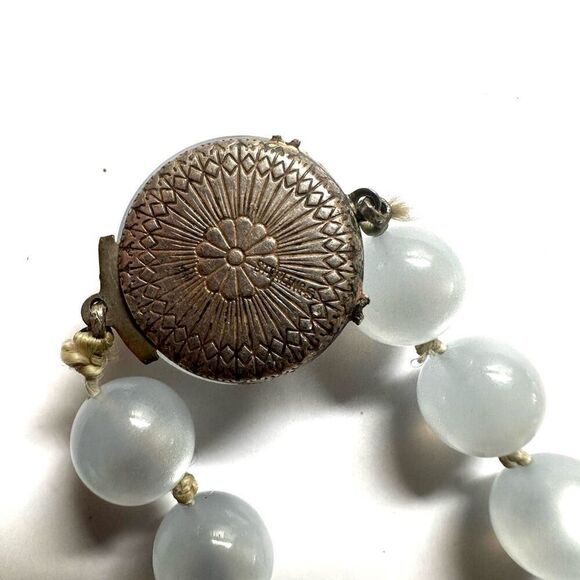 Light blue moonglow vintage necklace - Picture 5 of 11